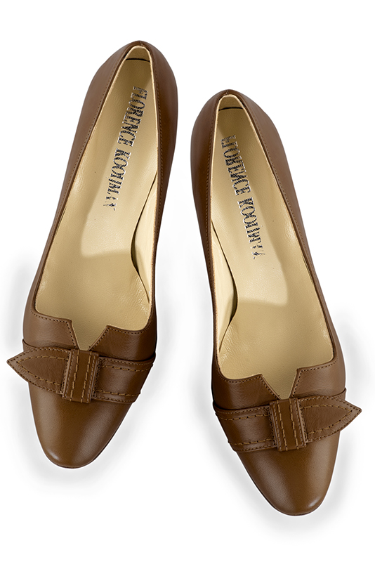 Caramel brown women's dress pumps, with a knot on the front. Round toe. High slim heel. Top view - Florence KOOIJMAN